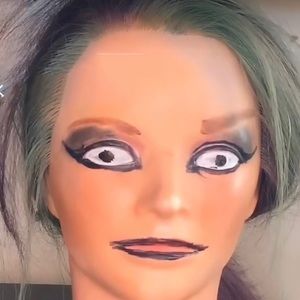 Meet your Posher, Abbey